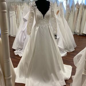 Pronovias Elegant White Wedding Dress